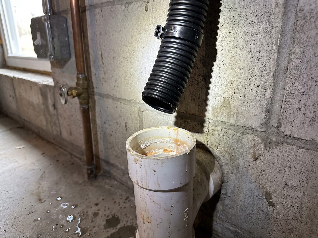 drain line air gap above a standpipe fitting on a residential water softener installation
